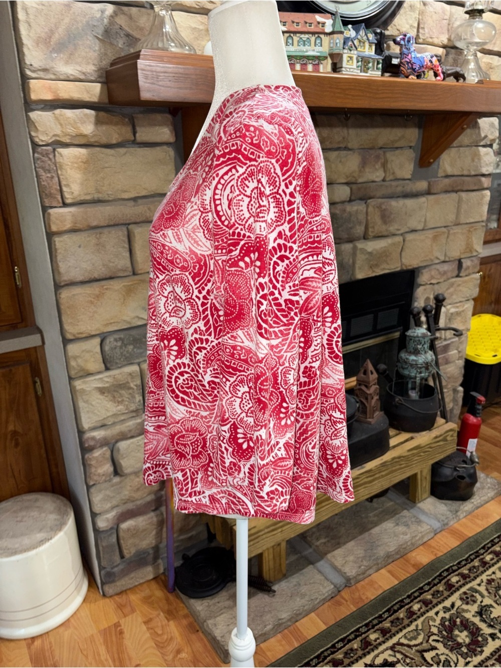 Chicos size 2 size large red & white 3/4 v/neck blouse paisley floral pattern - Picture 2 of 3